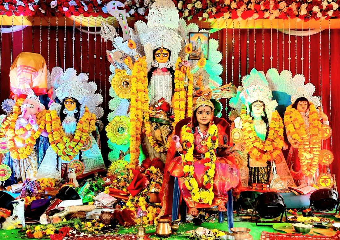 Idol and pandal, Bangiyo Parishad Bangalore North